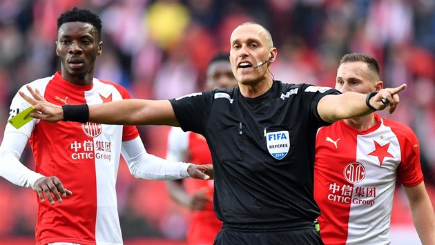 Fotbalový sudí Miroslav Zelinka během ligového utkání Slavie proti Plzni. Fotbalový sudí Miroslav Zelinka během ligového utkání Slavie proti Plzni.