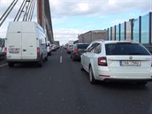 Auta popojížděla i na lanovém mostu