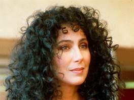 Cher vystídala snad vechny úesy, které jsou na hlav moné. Kudrliny byly...