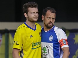 Zlnsk Martin Cedidla (vlevo) a Marek Matjovsk z Mlad Boleslavi.