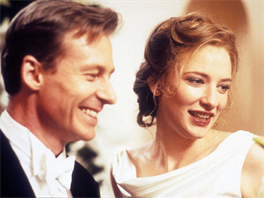 Richard Roxburgh a Cate Blanchettová ve filmu Lizzie je poklad (1997)