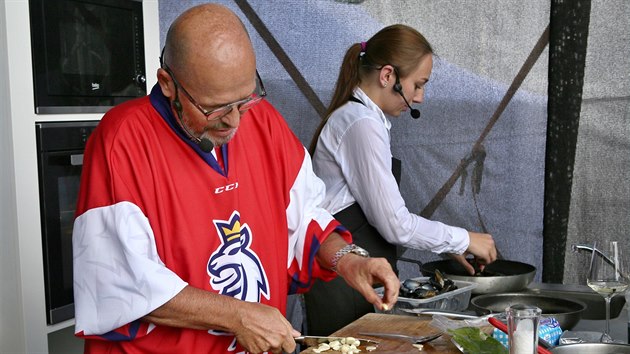 Cooking show Zdeka Pohlreicha patila k tahkm akce Beko Fresh Festival Plze 2019.  Monost sledovat pi prci znmho kuchae si nenechalo ujt velk mnostv nvtvnk festivalu.