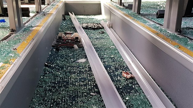 Bombov tok na autobus se zahraninmi turisty na pedmst Khiry v Egypt. Nejmn 16 lid bylo zranno (19. kvtna 2019)