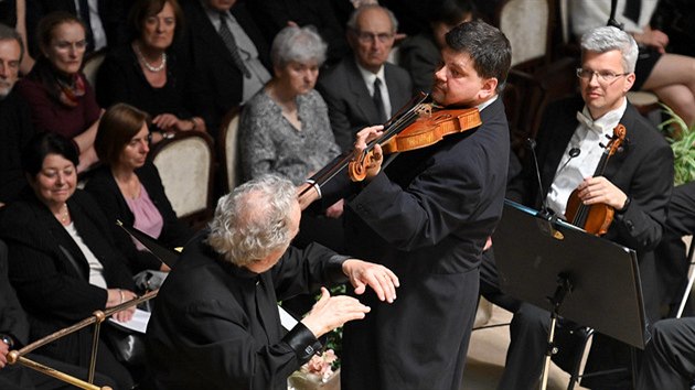 Dirigent John Nelson a violista Karel Untermller na koncert Praskho jara 2019