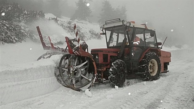 Snh na vozovce z Hornch Mseek k Vrbatov boud