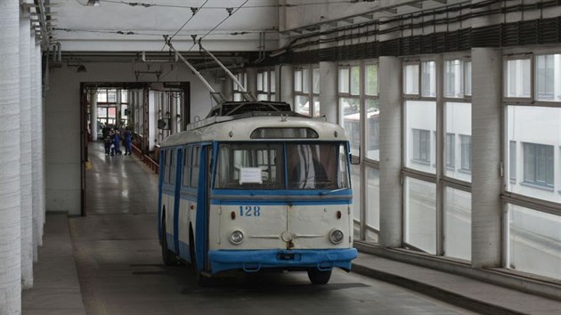 Do Brna se po 23 letech vrtil trolejbus typu 9Tr, a do loska slouil na Ukrajin. Po dkladn rekonstrukci se zaad mezi retrovozy, kter as od asu vyr na slavnostn cestu Brnem.