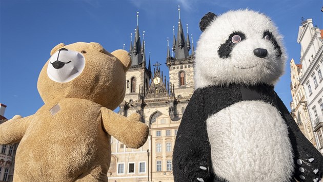 Historick centrum msta je zaplnn umlci s nafukovacmi zvaty, jako jsou pandy, ale i znm filmov postavy z Madagaskaru i Krteek nebo Ma. (11. kvtna 2019)