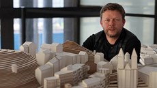 Architekt Boris Redčenkov (A69) při instalaci výstavy Teplá Ohře. Architekt Boris Redčenkov (A69) při instalaci výstavy Teplá Ohře.