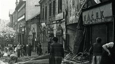 Náměstí v Roudnici nad Labem krátce po skončení náletu 9. května 1945. Náměstí v Roudnici nad Labem krátce po skončení náletu 9. května 1945.