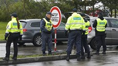 Do dvoudenního cvičení, při němž policisté ve spolupráci s německými kolegy... Do dvoudenního cvičení, při němž policisté ve spolupráci s německými kolegy...