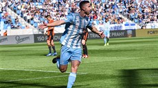Slovinský útočník Andraž Šporar v dresu Slovanu Bratislava slaví branku. Slovinský útočník Andraž Šporar v dresu Slovanu Bratislava slaví branku.