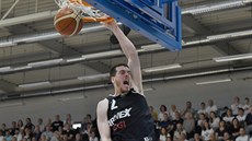 Klinton Carlson z Děčína smečuje v utkání se Svitavami. Klinton Carlson z Děčína smečuje v utkání se Svitavami.