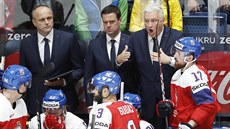 eský trenér Milo íha (vpravo) udluje pokyny svým svencm v utkání proti...