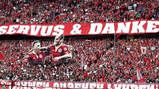 Fanoušci Bayernu Mnichov během utkání posledního kola bundesligy proti... Fanoušci Bayernu Mnichov během utkání posledního kola bundesligy proti...