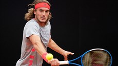 Řek Stefanos Tsitsipas hraje bekhend v semifinále turnaje v Římě. Řek Stefanos Tsitsipas hraje bekhend v semifinále turnaje v Římě.
