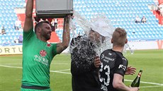 Branká Slavie Pemysl Ková vylévá na svého trenéra Jindicha Trpiovského...