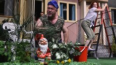 Vedle starousedlíků Kubátových v podání Lenky Schreiberové a Petra Soumara (na... Vedle starousedlíků Kubátových v podání Lenky Schreiberové a Petra Soumara (na...