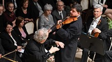 Dirigent John Nelson a violista Karel Untermüller na koncert Praského jara...
