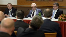 Český prezident Miloš Zeman (uprostřed), prezident Hospodářské komory ČR... Český prezident Miloš Zeman (uprostřed), prezident Hospodářské komory ČR...
