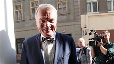 Bohuslav Svoboda přichází do volebního štábu ODS sledovat průběžné výsledky... Bohuslav Svoboda přichází do volebního štábu ODS sledovat průběžné výsledky...