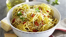 Špagety aglio e olio Špagety aglio e olio