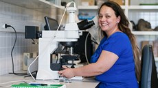 Archeobotanička Michaela Látková z Archeologického ústavu Akademie věd ČR... Archeobotanička Michaela Látková z Archeologického ústavu Akademie věd ČR...