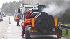 Pracovníci začali o víkendu v úseku mezi Humpolcem a Větrným Jeníkovem s... Pracovníci začali o víkendu v úseku mezi Humpolcem a Větrným Jeníkovem s...
