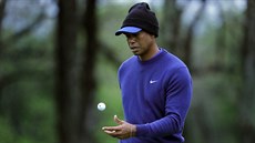 Tiger Woods při tréninkovém kole na hřišti Bethpage Black před major turnajem... Tiger Woods při tréninkovém kole na hřišti Bethpage Black před major turnajem...