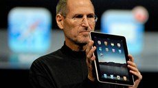 Steve Jobs v roce 2010 poprvé pedvedl iPad. Svým malým dtem (15 a 12 let) ale...