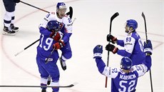 Matúš Sukel má ohromnou radost ze vstřeleného gólu, oslavuje se svými... Matúš Sukel má ohromnou radost ze vstřeleného gólu, oslavuje se svými...