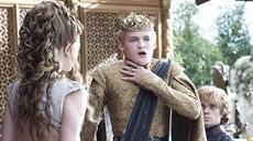 Postavu krutého prince Joffreyho Baratheona si v seriálu Hra o trůny zahrál... Postavu krutého prince Joffreyho Baratheona si v seriálu Hra o trůny zahrál...