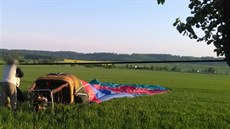 Polského pilota zanesl vítr na českou stranu, u Dobrušky přistával s problémy... Polského pilota zanesl vítr na českou stranu, u Dobrušky přistával s problémy...