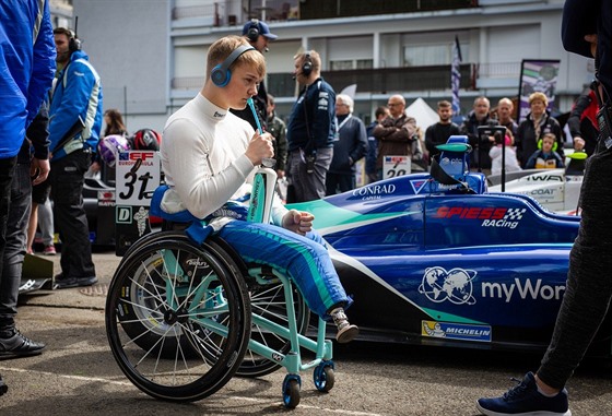 Britský pilot Billy Monger a vz, se kterým, jezdí v ampionátu Euroformula...