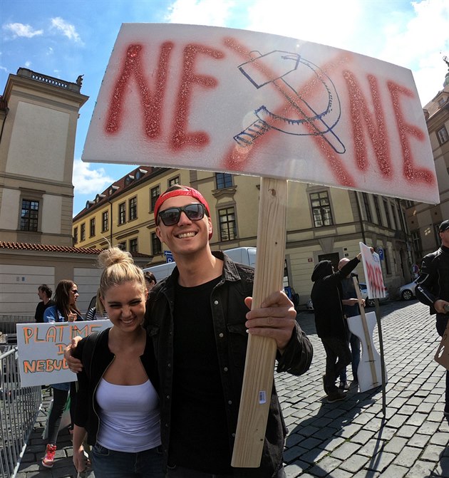 Demonstrace za ivé msto na Mariánském námstí.