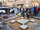 Na Staroměstském náměstí dnes byla zahájena obnova Mariánského sloupu. Na místě je kromě organizátorů také mnoho novinářů a policistů.
Na Staroměstském náměstí dnes byla zahájena obnova Mariánského sloupu. Na místě je kromě organizátorů také mnoho novinářů a policistů.