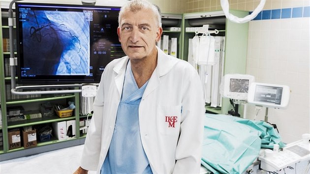 MUDr. Michael Želízko od roku 1992 vede oddělení Intervenční kardiologie na... MUDr. Michael Želízko od roku 1992 vede oddělení Intervenční kardiologie na...