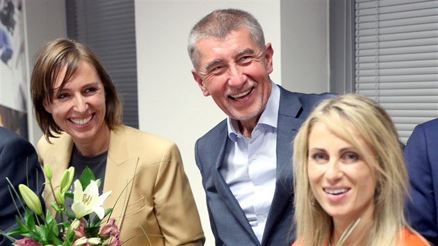Předseda ANO Andrej Babiš a kandidátky Dita Charanzová (vpravo) a Martina... Předseda ANO Andrej Babiš a kandidátky Dita Charanzová (vpravo) a Martina...