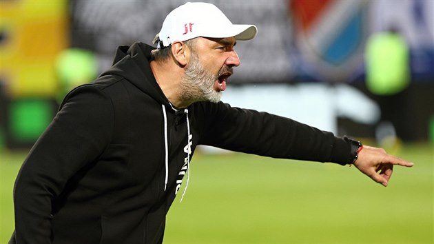 Slávistický trenér Jindřich Trpišovský během finále poháru proti Baníku Ostrava. Slávistický trenér Jindřich Trpišovský během finále poháru proti Baníku Ostrava.