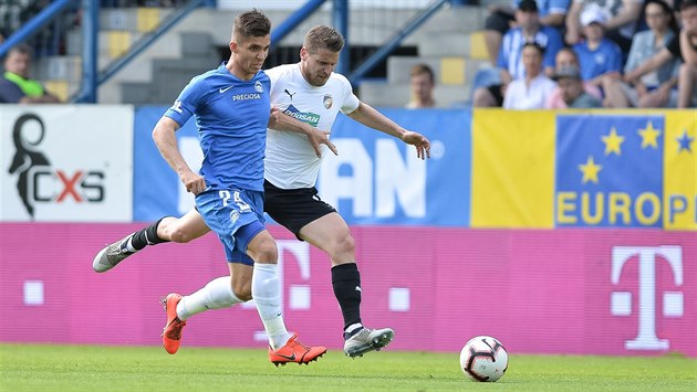 Michal Fukala z Liberce (vlevo) a Jan Kovařík z Plzně v ligovém utkání Michal Fukala z Liberce (vlevo) a Jan Kovařík z Plzně v ligovém utkání