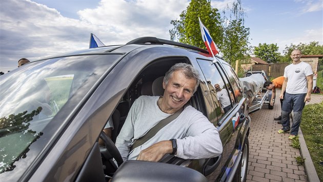 Posádka dopraví člun do řecké Attiky (19. 5. 2019). Posádka dopraví člun do řecké Attiky (19. 5. 2019).