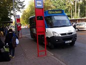 Midibusu linky 212 v Klánovicích nikdo neřekne jinak než „malý busík“.