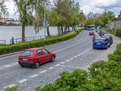 Hluk z aut projíždějících po kostkách na nábřeží v centru Jindřichova Hradce... Hluk z aut projíždějících po kostkách na nábřeží v centru Jindřichova Hradce...