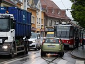 V brněnských zácpách nabírají vozy hromadné dopravy zpoždění v řádu desítek... V brněnských zácpách nabírají vozy hromadné dopravy zpoždění v řádu desítek...