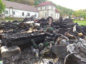 Dřevěný zmrzlinový stánek v Hluboké nad Vltavou skončil v plamenech. Majiteli... Dřevěný zmrzlinový stánek v Hluboké nad Vltavou skončil v plamenech. Majiteli...