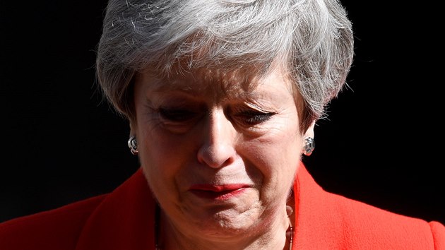 Britsk premirka Theresa Mayov oznamuje, e k 7. ervnu skon v pozici ldra konzervativc. A za ni strana najde nhradu, odstoup i z pozice premirky. (24. kvtna 2019)