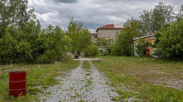 Dlouh lta oputn a chtrajc tborsk kasrna Jana iky se snad dokaj vyuit. Nejdv vak mus jt k zemi budovy v arelu.