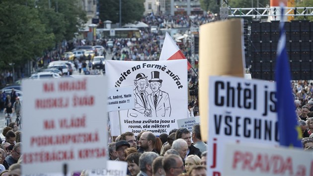V Praze lid u potvrt demonstruj za nezvislost justice a za odvoln ministryn spravedlnosti Beneov. (21. kvtna 2019)