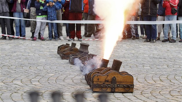 Stelcm z jihlavskho Spolku ptel dlostelby se podailo vystelit postupn z 64 hlavn originlnch historickch zbran a jejich replik a stanovili tak esk rekord. Dohromady vystelili z 28 runch zbran, 18 lehkch a pti tkch dl a ze 13 mod.