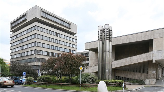 Roky byla administrativn budova bvalch Pozemnch staveb v centru st nad Labem oputn.