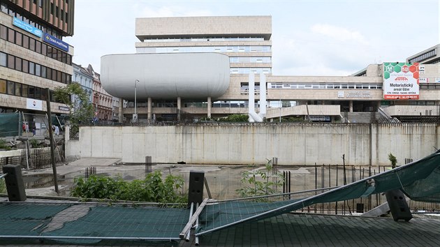 Zklady stavby v centru msta, kter u nkolik let hyzd st nad Labem.